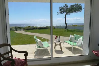 Image de Fantastic sea view and right on the beach