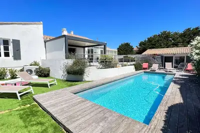 Image de Superbe villa avec piscine chauffée, proche mer