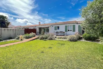 Image de Proche plage villa avec jardin et parking