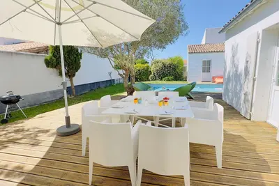 Image de Superbe villa avec piscine dans le village