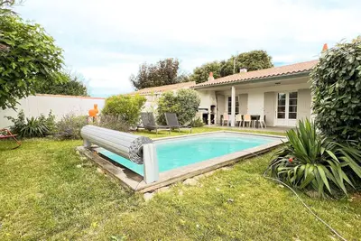 Image de Jolie villa avec piscine et parking proche mer