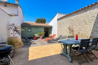 Image de Charmante maison de village à étage avec cour