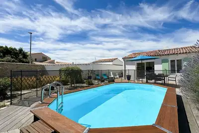 Image de Jolie maison avec piscine, jardin arboré