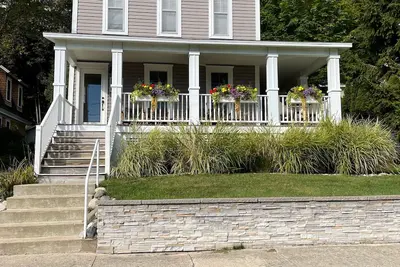 Image de Perfect Downtown Harbor Springs Retreat – Walk Everywhere!