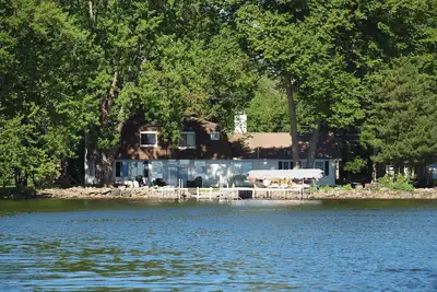 Image de Lake Home on a Private Road