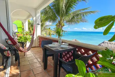 Image de Beautiful beachside condo with Caribbean view! Ac & WiFi included.