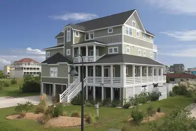 Image de Beautiful house with private pool, hot tub, central Ac, & washer/dryer