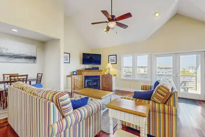 Image de Beautiful Home with pool, hot tub, Ac, W/D, & fireplace