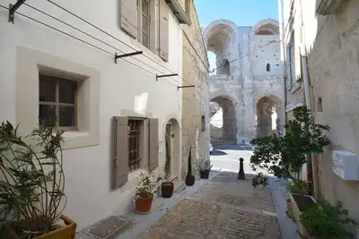 Image de Au pied des Arènes d'Arles, jolie petite maison de ville rénovée