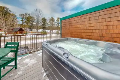 Image de New townhome w/ private hot tub, game room, Ac & fireplace - steps to Cranmore