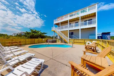 Image de Renovated water-view house with private pool, hot tub, game room, & central Ac