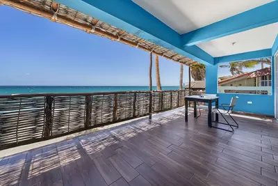 Image de Sun and Sand. \nSpectacularly beautiful beach views from your balcony.