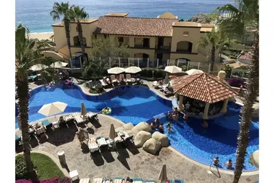 Image de Opulent beachfront resort. Swim up bar, fine dining and Lush Quivira Golf Club.
