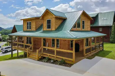 Image de Brand New Log Cabin in the Valley, Elk Experience, Year Round Access