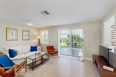 Image de Bayfront oasis with screened lanai, views, private dock, & beach access nearby
