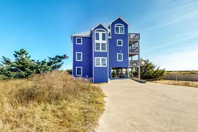 Image de Oceanfront house w/private washer/dryer, hot tub, WiFi, central Ac, & balcony