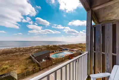 Image de Oceanfront, dog-friendly condo with ocean view, pool & central Ac