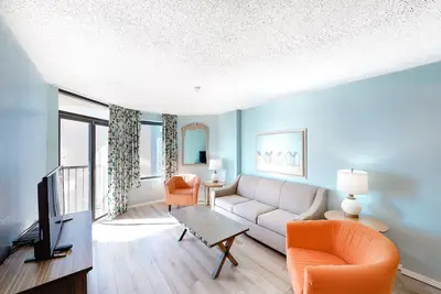 Image de 12th floor oceanfront condo with shared pool, ocean views, and high-speed WiFi