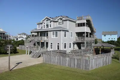 Image de Ocean-side, dog-friendly home close to beach with private pool, hot tub, & Ac