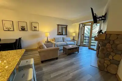 Image de 5 Star, 1 Bed + Den & 2 Baths in Center Village Copper Mountain