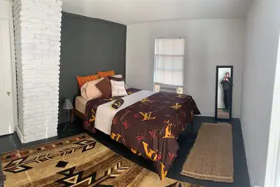 Image de Newly renovated charming home, Brand new chefs kitchen very comfortable home.