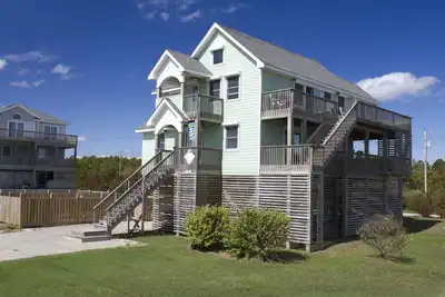 Image de Dog-friendly house with Ac, W/D, private pool, & hot tub