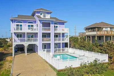 Image de Outer Banks house with private pool, hot tub, W/D & ocean view - dog-friendly