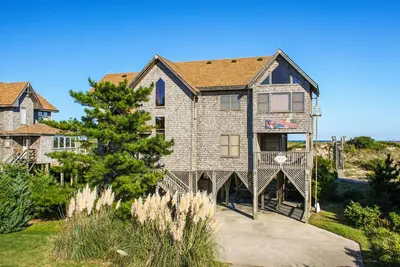 Image de Oceanfront 5 bedroom house w/ ocean view, private W/D, Ac, private hot tub