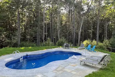 Image de Secluded family retreat within minutes of Woodstock village