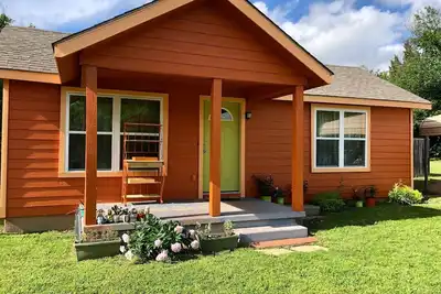 Image de Ez 1 mile to Fort Sill! Pumpkin Cottage sleeps 9 +grills/firepit/laundry