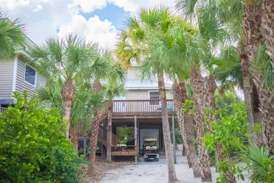 Image de “Coral Cottage”<br>A Cottage Secluded in Palms with a Jacuzzi 2 minute walk 2 Beach
