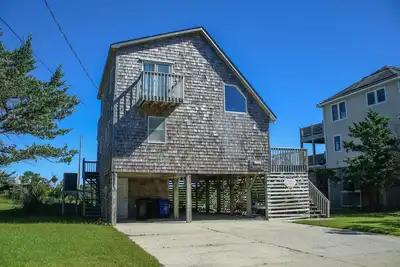 Image de Dog-friendly house with beach access, hammock, central Ac, fireplace, & deck