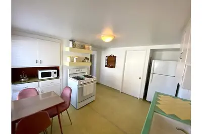 Image de Mid Century Modern in an 123 Year Old Victorian