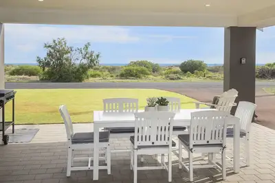 Image de Into The Blue - Beachfront Busselton Holiday Home