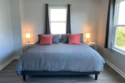Image de 2 min walk to the beach - King-sized beds - Sound view - Paddle boards - Pool