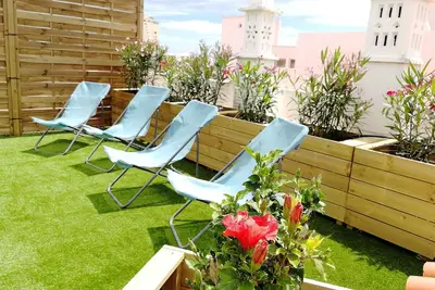 Image de Agréable appartement avec grande terrasse privée et piscine