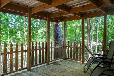4 bd rm, 2bth modular, feat. full ktch, private deck & grill at Kick Back Ranch.