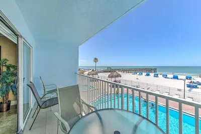 Image de Spacious 2-bed, 2-bath Sand Dollar 111-Gulf Front Corner Unit \n
