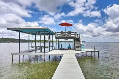 Image de ⭐️ Lake Front, Huge Theater with Stadium Style Seating, Dock, Arcades, Fire Pit 🔥