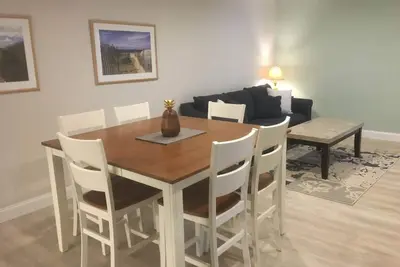 Image de 2br - Off Bellevue, Nautical Newport, Centrally Located, Walk to everything!