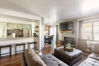 Image de Season's Four 193-Mountain retreat close to town, shops, restaurants & more!