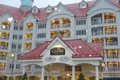 Image de Riverwalk Resort at Loon Mountain with balcony & mountain view