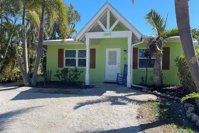 Image de 2 Bedroom / 2 Bath Ground Level With a Heated Pool