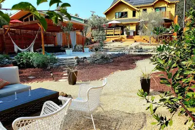 Image de Superbe nouvelle maison sur le ruisseau, avec spa, 5min à pied de caves et les meilleurs restaurants