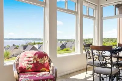 Image de Lovely Walk-in Lake View Condo at The Majestic at Table Rock