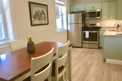 Image de 3br Nautical Apt - Off Bellevue