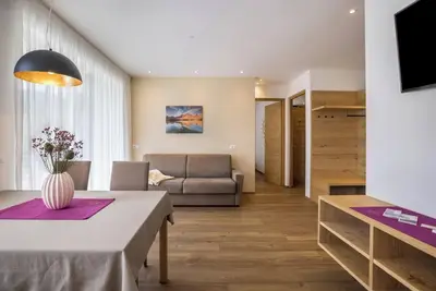 Image de Appartement \"Kronsun - Erholung\" avec vue sur les montagnes, Wi-Fi, terrasse et jardin