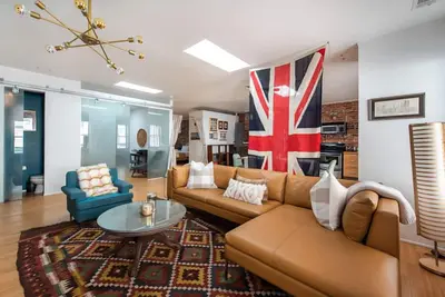 Image de Historic Downtown Bohemian Loft with Exposed Brick by Lucky Savannah