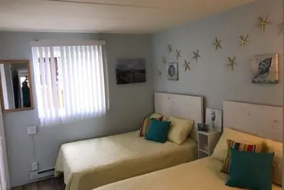 Image de Condo that sleeps 6. 2 blocks from N Wildwood Beach. 2 blocks from the sea wall