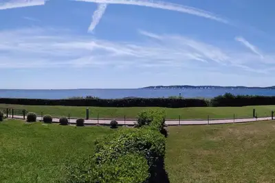 Image de T3 climatisé terrasse et jardin face à la mer plein sud accès direct plage